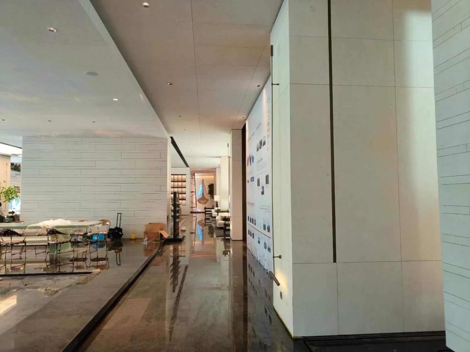 Haikou Renheng Real Estate Sales Center