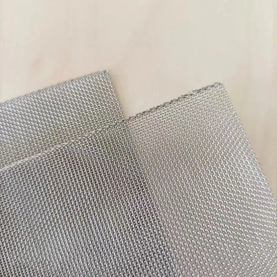 スクリーンの傾斜角度は材料の流れの速度に影響しますか?