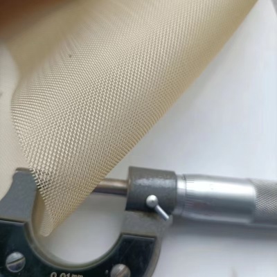 Paramètres des essais de performance mécanique et environnementale du treillis tissé en PPS