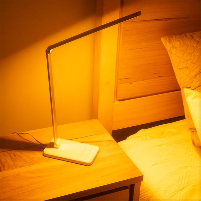 Why choose a full-spectrum desk lamp for children