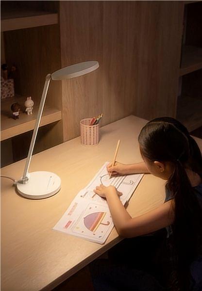 full-spectrum desk lamp