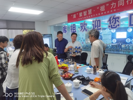 كيف أعاد برنامج تدريب مكثف لمدة ثلاثة أيام تعريف التميز التقني والابتكار المرتكز على العملاء