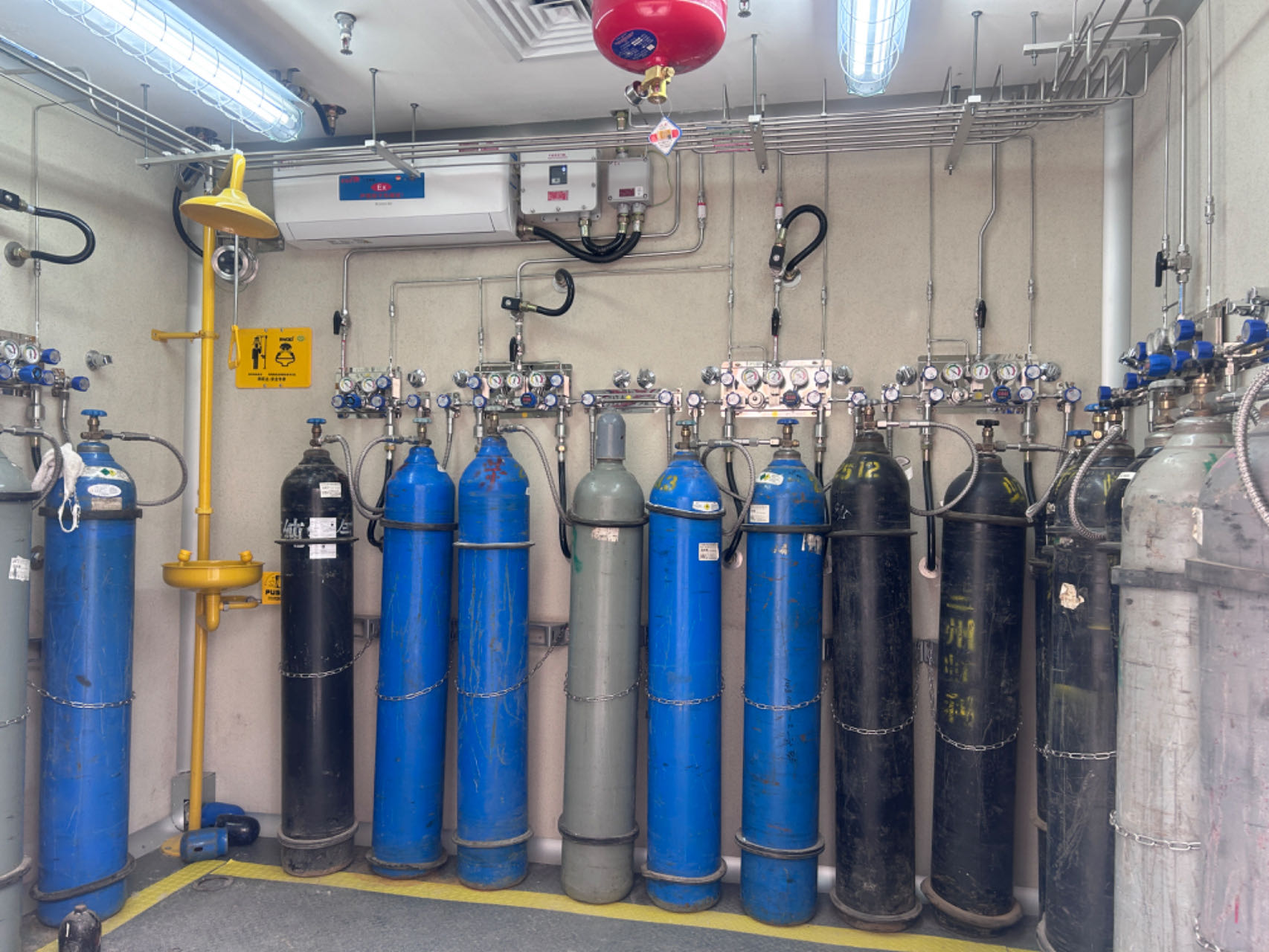 Centralized gas supply mobile cabin Centralized gas supply mobile cabin