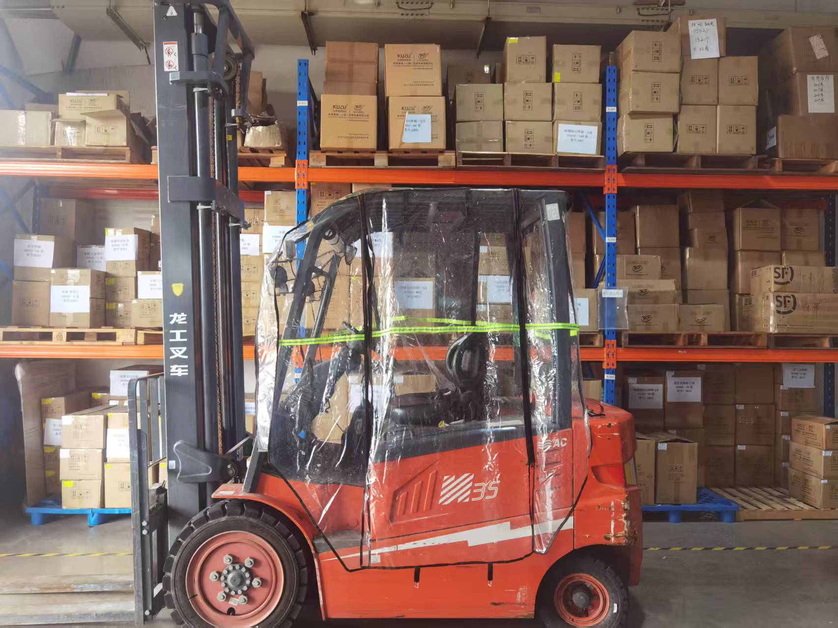 Carga y descarga de montacargas