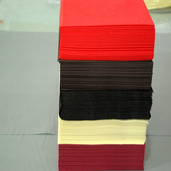 50GSM一次性TNT桌布在任何颜色制造商，50GSM一次性TNT桌布在任何颜色厂，供应50GSM一次性TNT桌布以任何颜色