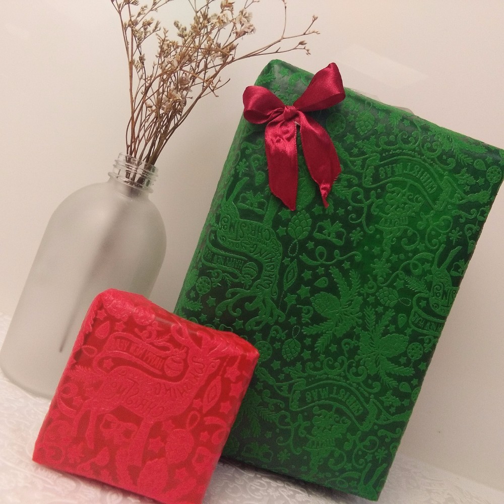 Christmas design nonwoven fabric waterproof wrapping paper for packing gift