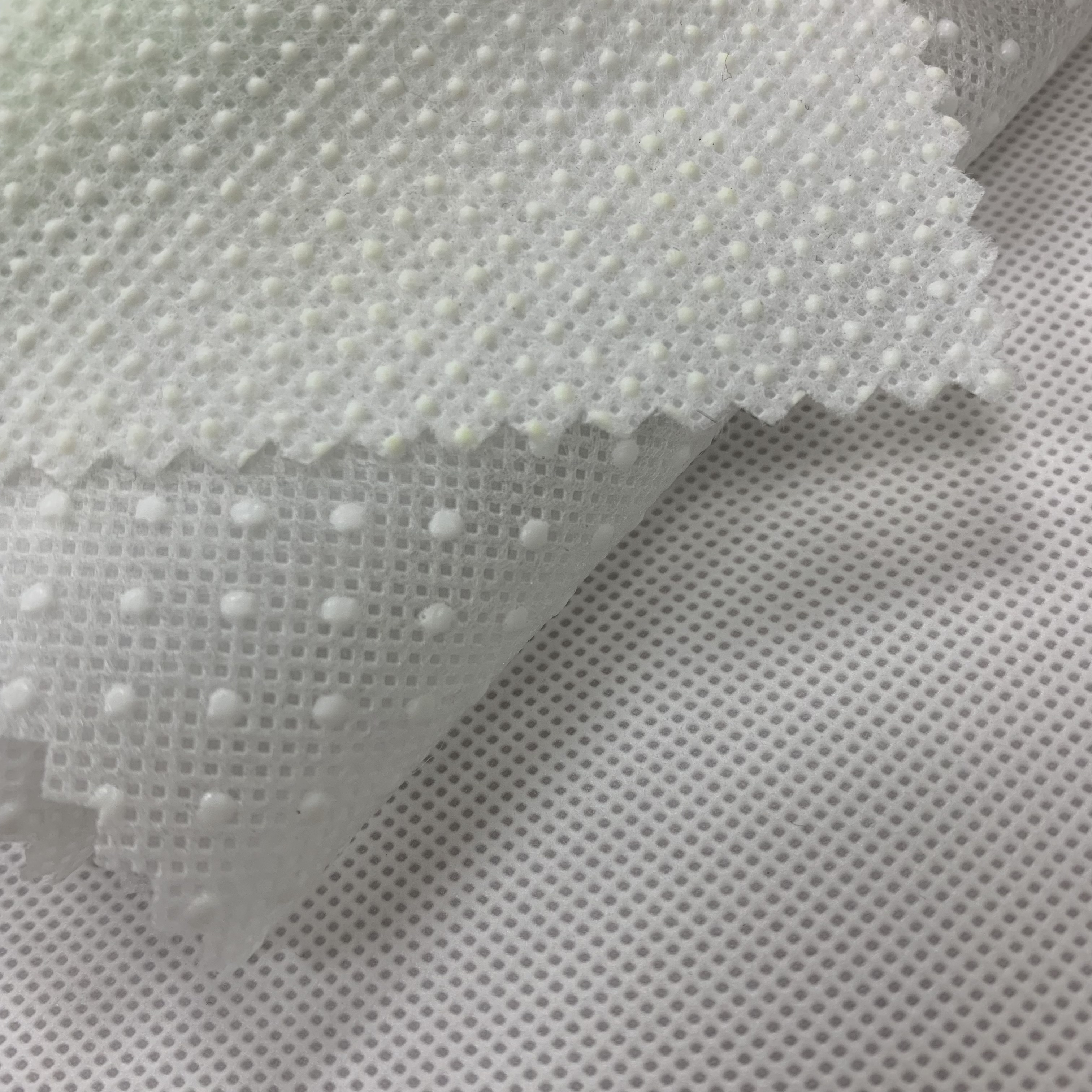 non-slip nonwoven fabric