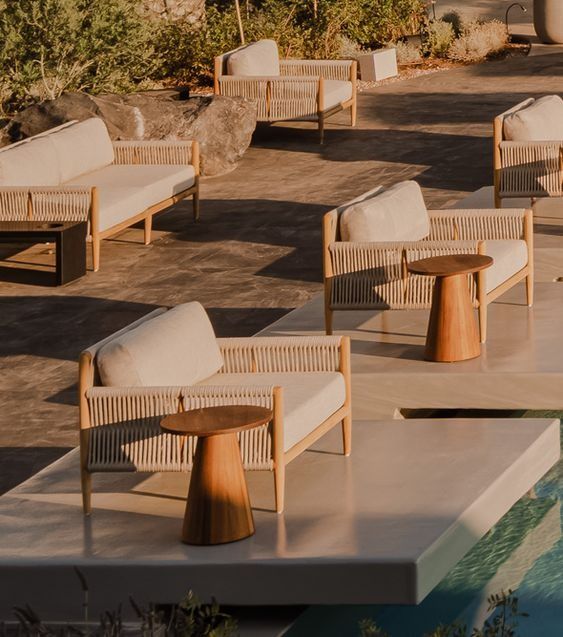 High-end teak furniture is popular overseas, with a natural texture that creates the ideal outdoor lifestyle