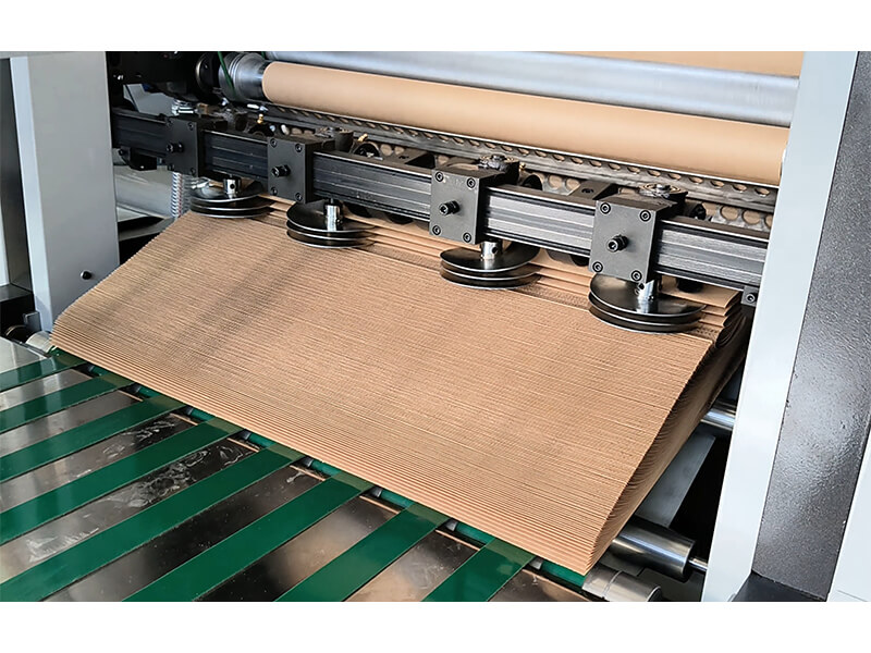 780mm Fanfold Kraft Paper Folding Machine designed to produce Z-type paper bundles, compatible with paper void fill systems such as Ranpak.