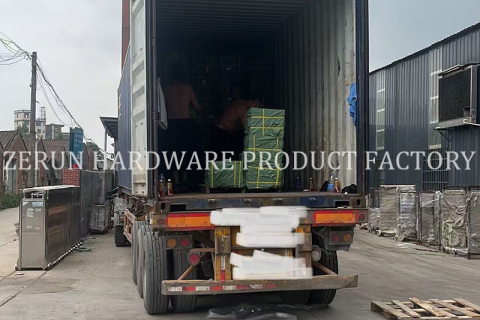 Xinzerun Hardware Products Factory's Loading Day