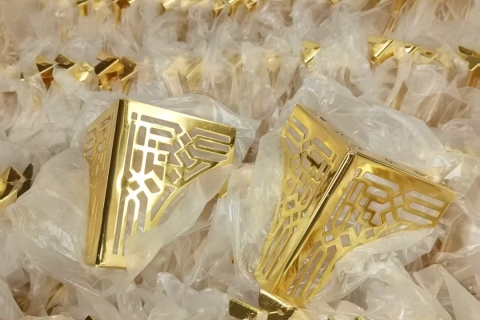 Fabrica de produse hardware Zerun: Picioare de canapea sculptate placate cu aur rafinat, gata de livrare globală