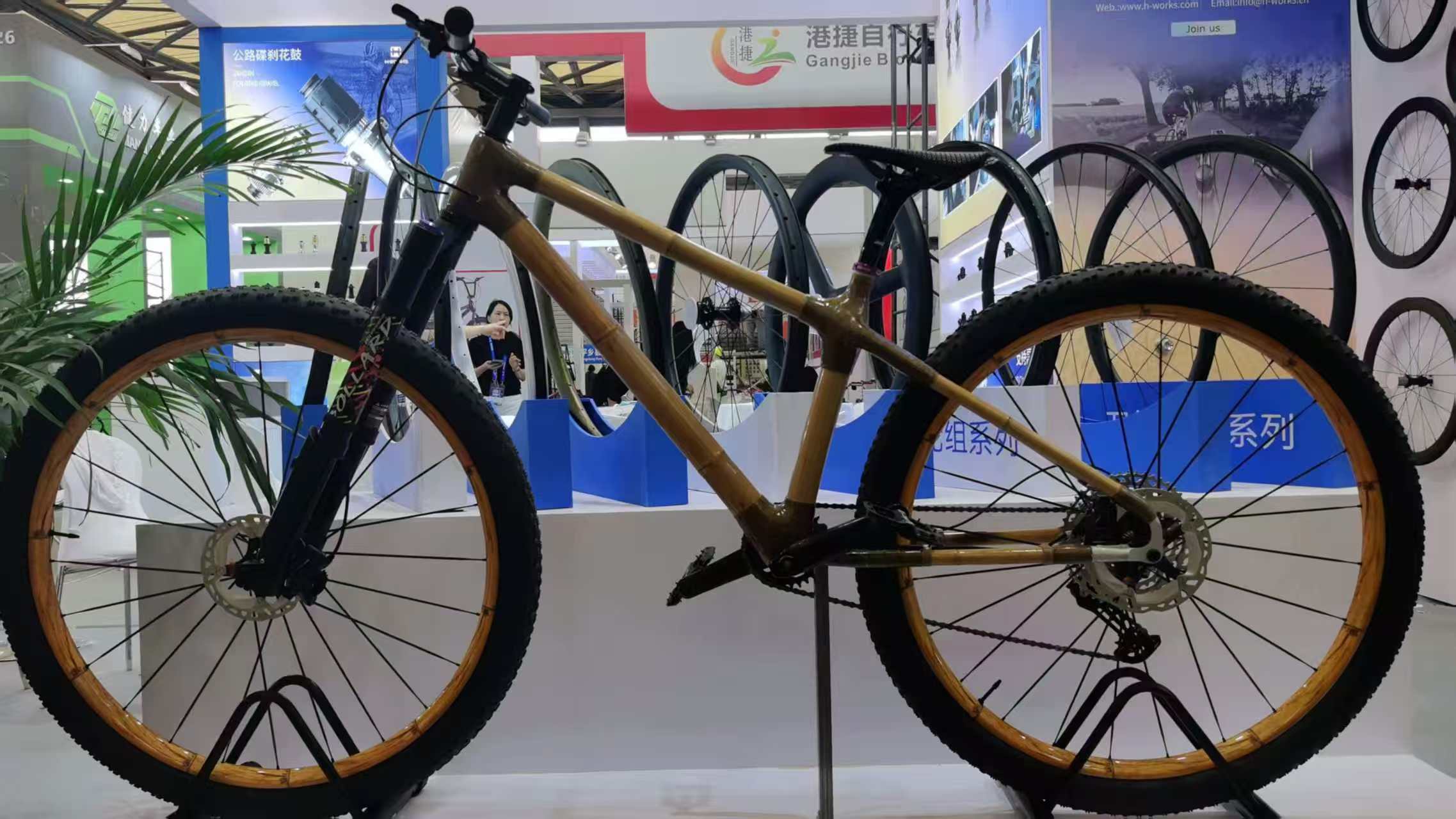 NO.12 KOIBIKE Unveils All-New 32” Natural Bamboo Frame Bike at Shanghai Bike Show 2026