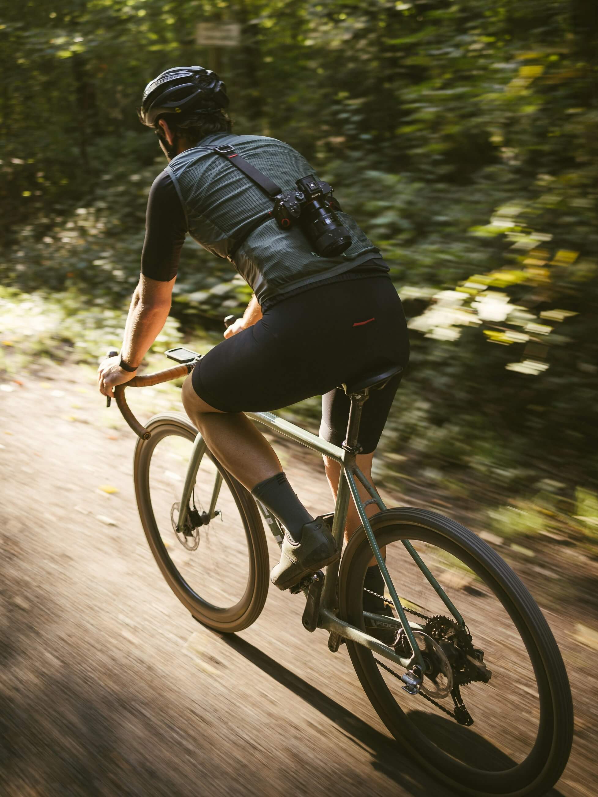 Por qué actualizar a ruedas de carbono sin cámara y radios ligeros cambia tu experiencia de conducción: Configuración para MTB y Gravel 2026
