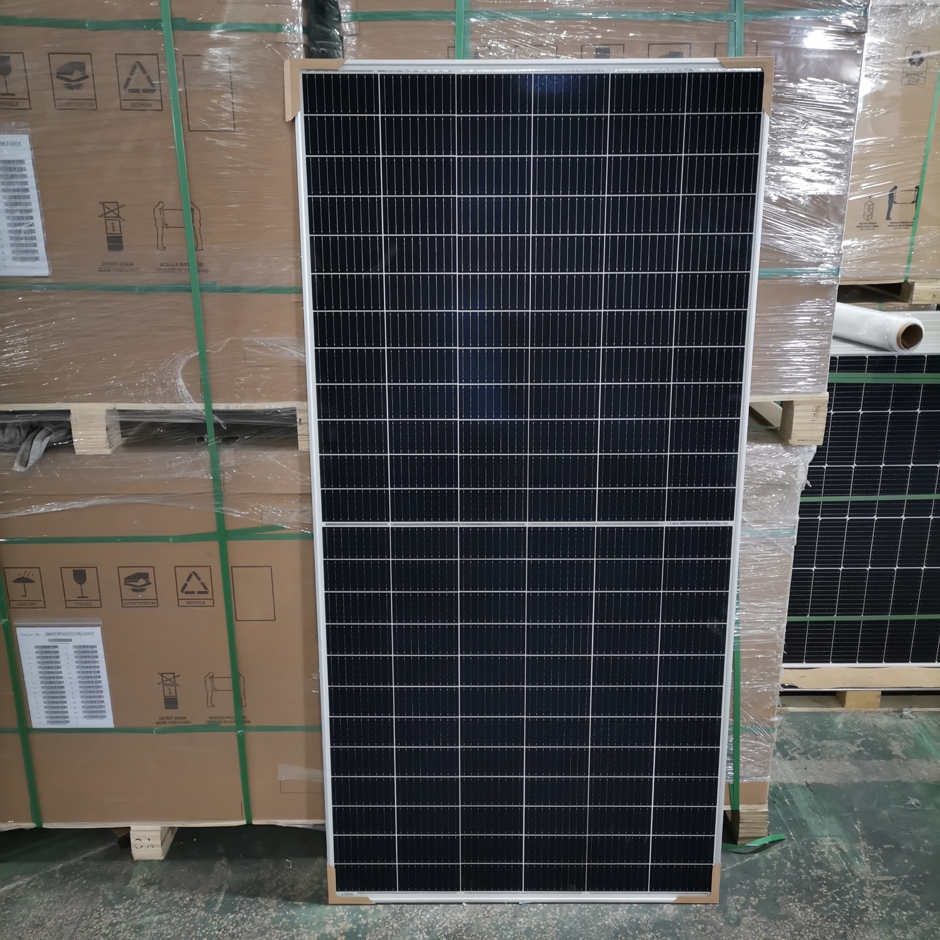 Solar photovoltaic panel