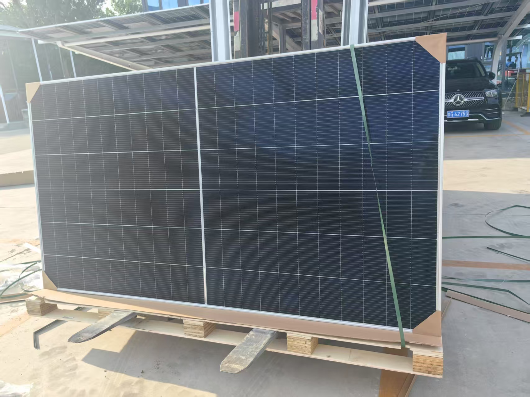 Photovoltaic panels placed on a flat roof