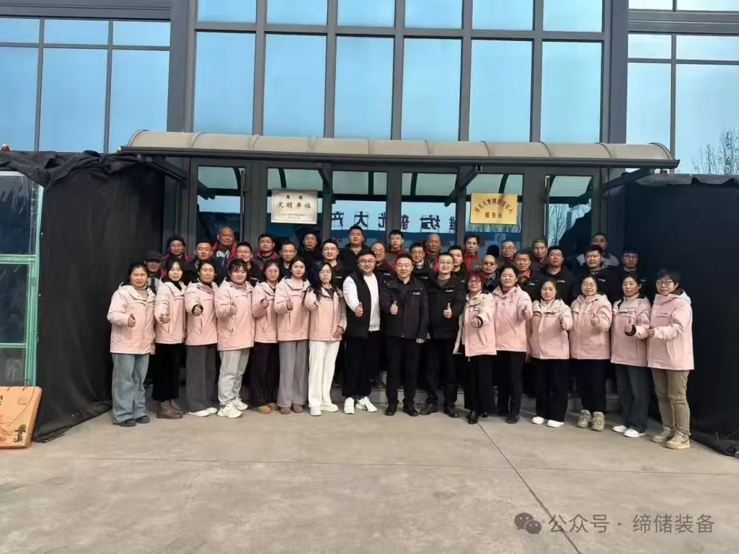 Gaya pasukan, foto kumpulan pekerja syarikat, menghadiri atau menganjurkan mesyuarat profesional (Faedah: menunjukkan keupayaan perkhidmatan)
