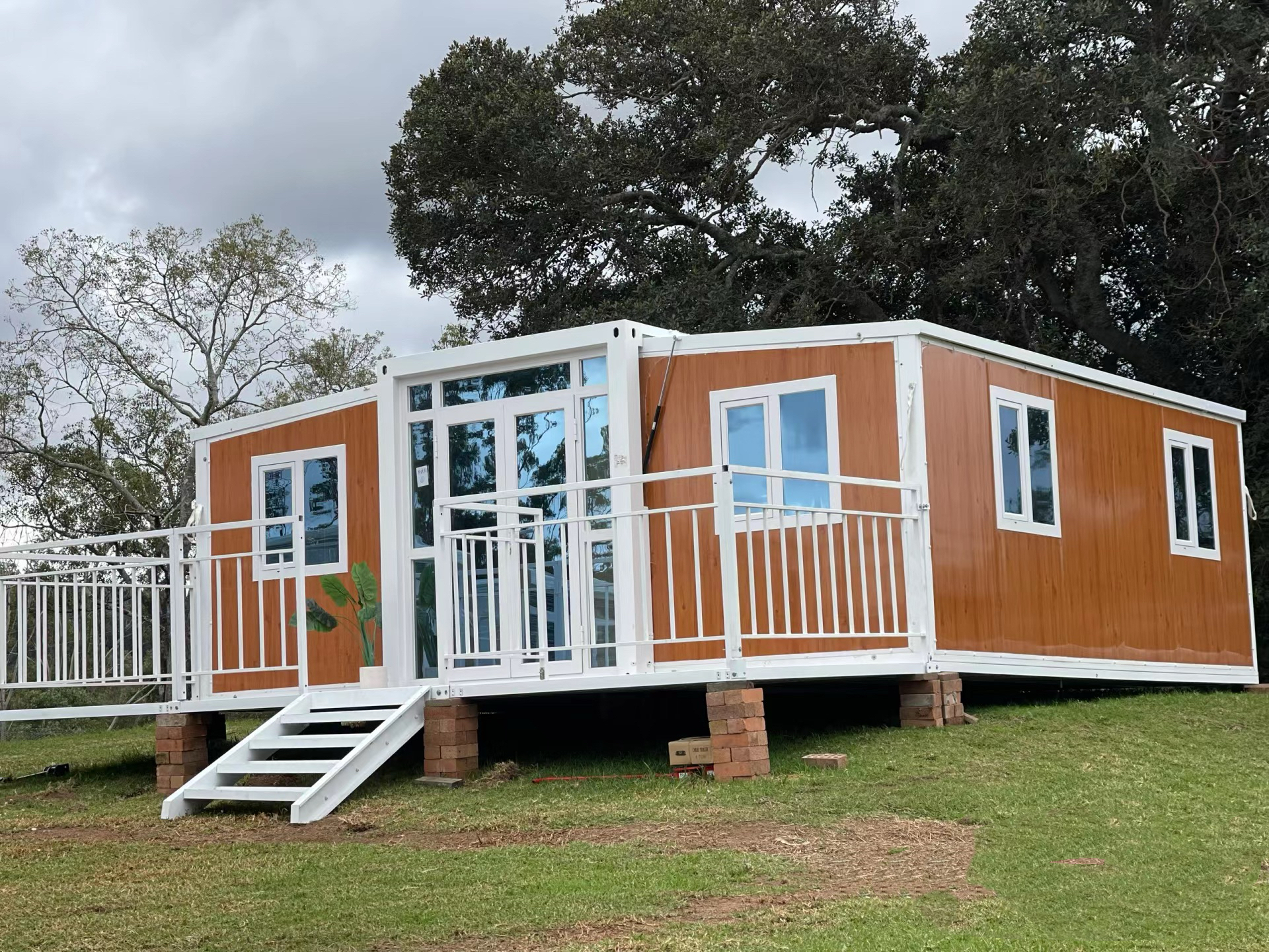 Luxury Prefab Apartment And Robust Steel Structure Expandable House