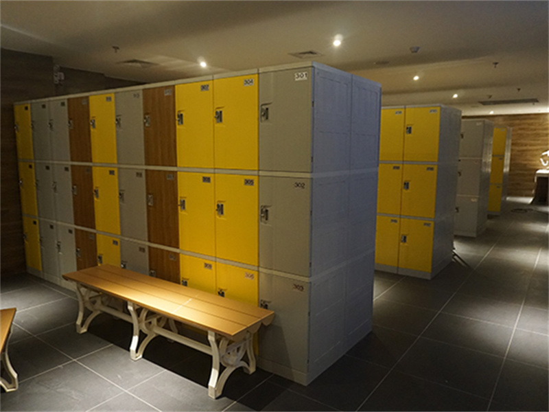 ¿Por qué son importantes las taquillas en los vestuarios en los espacios públicos?