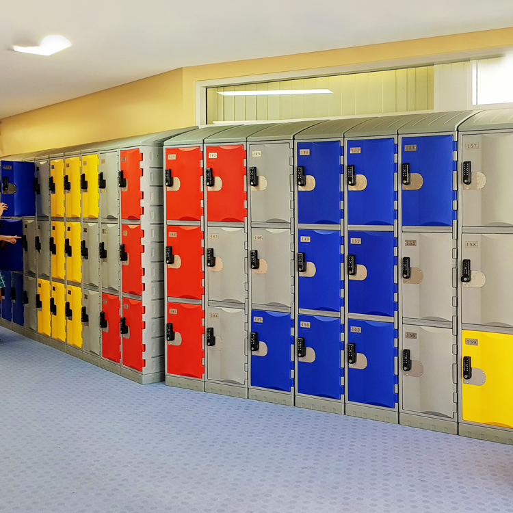 Archivadores de alta resistencia de plástico para piscinas.