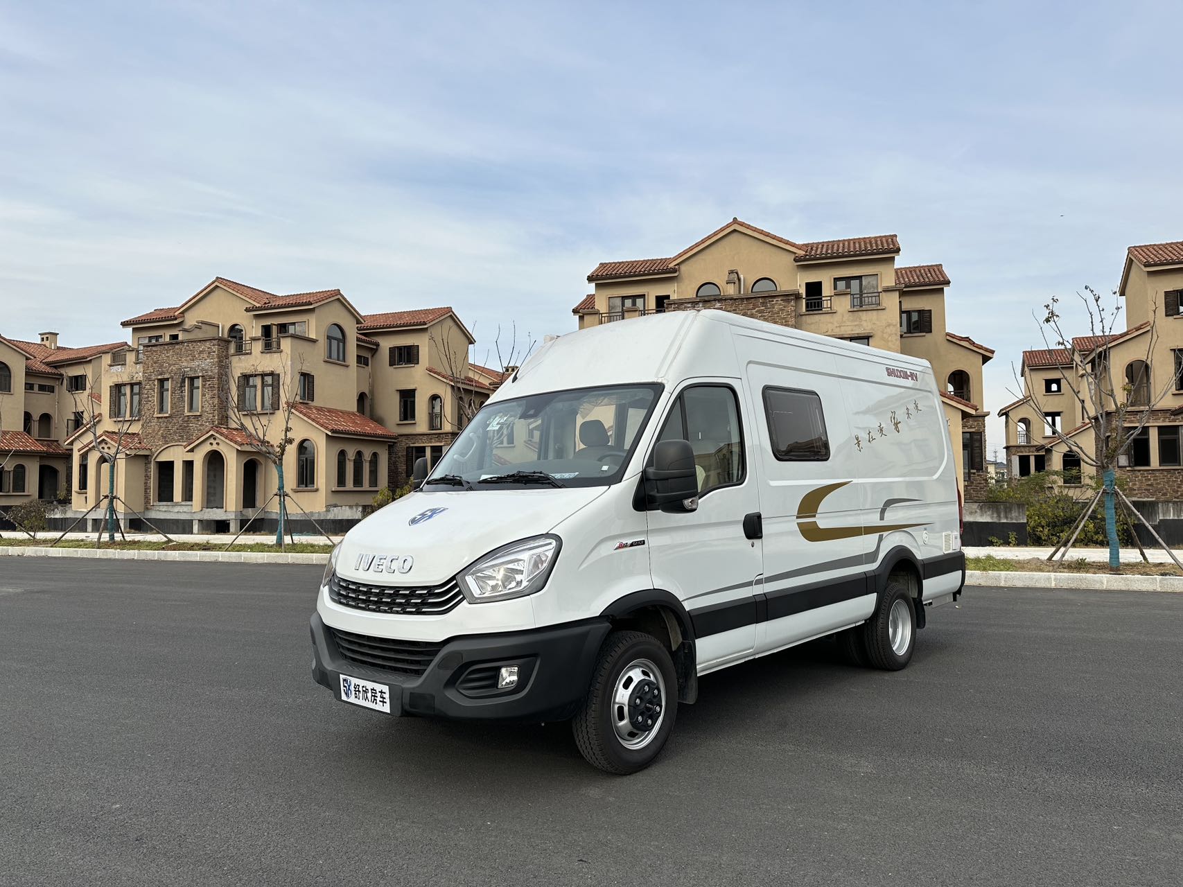 Six-seat travel RV