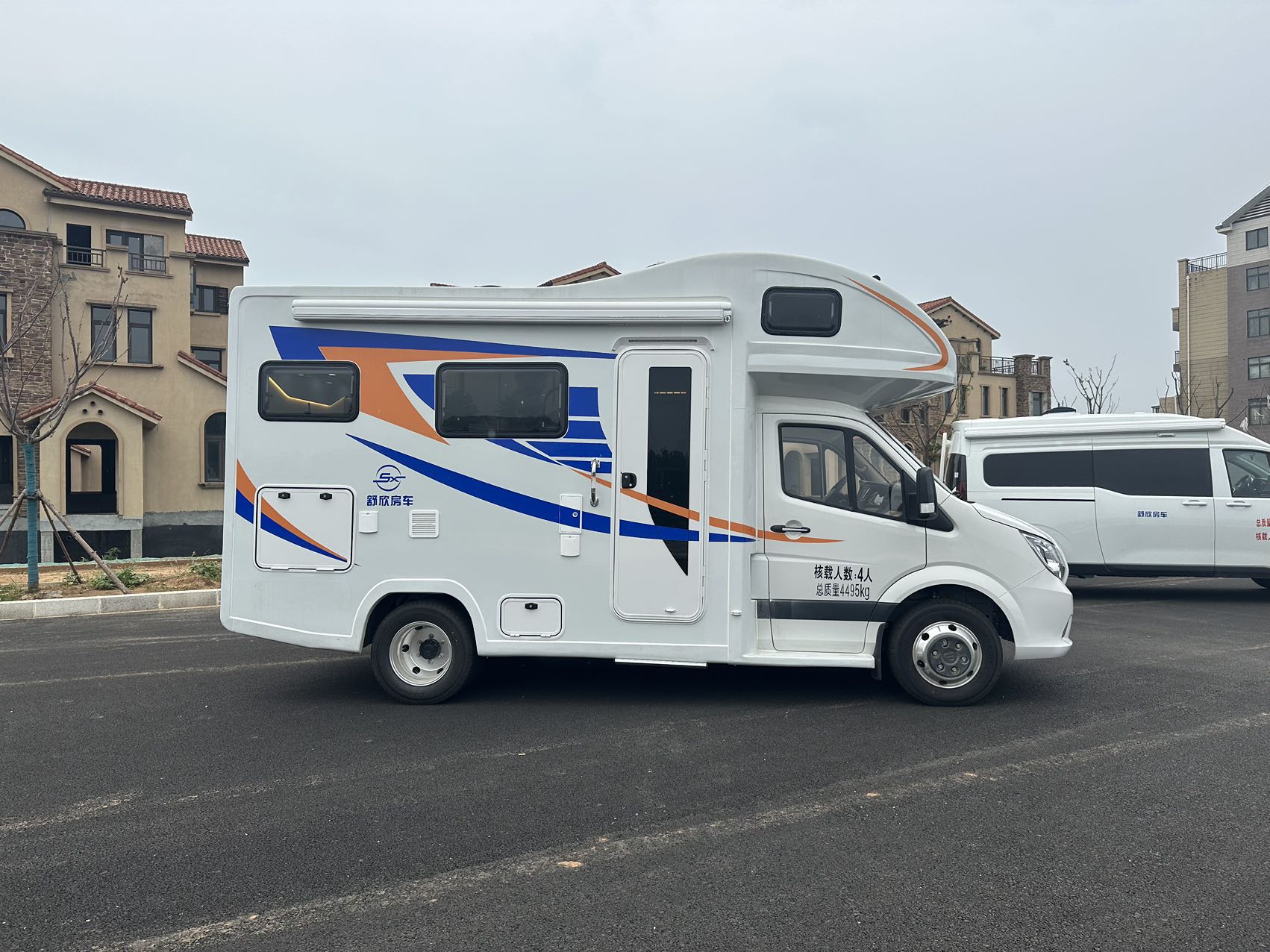 Light - duty truck expandable RV