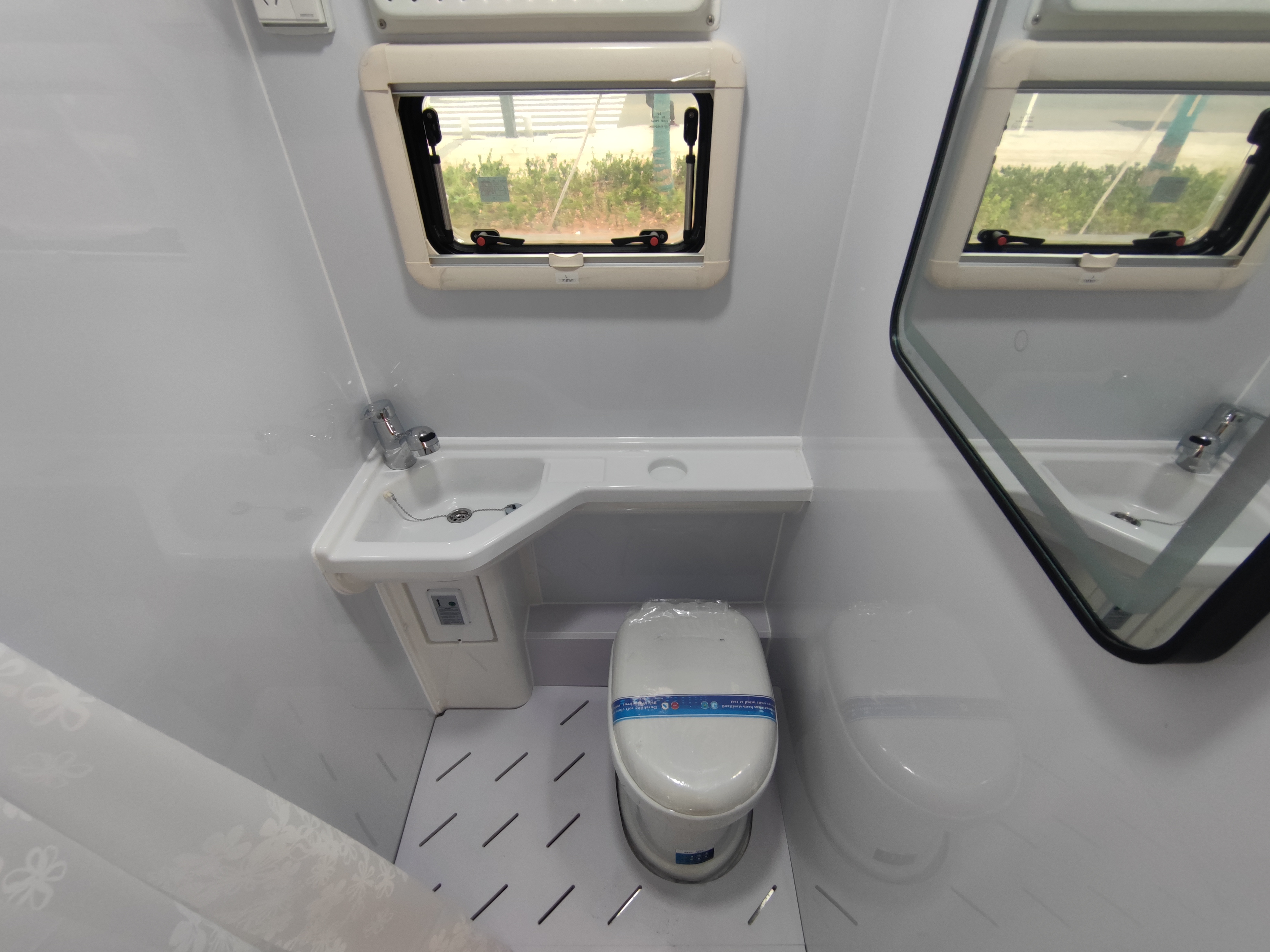 Six - seater RV