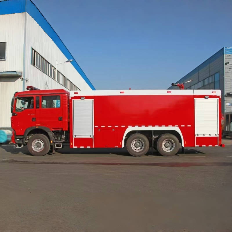 8X4 Sinotruk HOWO 16 tonnás víztartályos tűzoltóautó