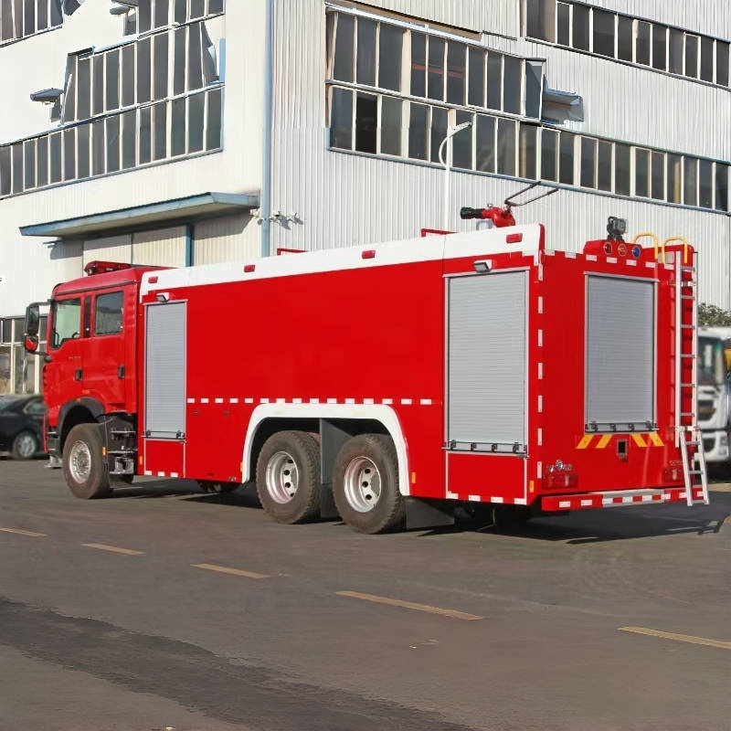 8X4 Sinotruk HOWO 16 tonnás víztartályos tűzoltóautó