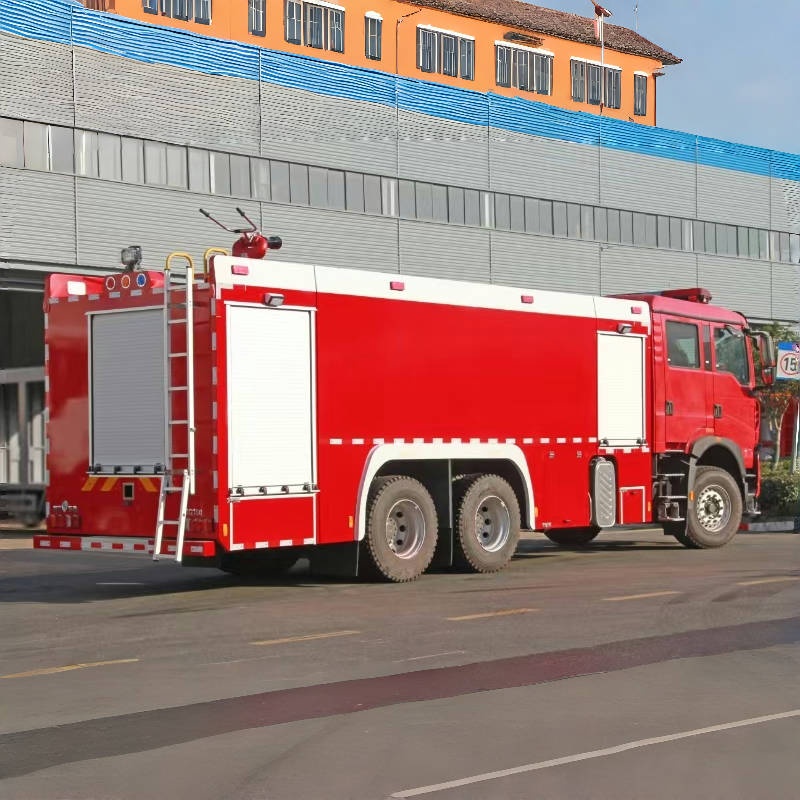 8X4 Sinotruk HOWO 16 tonnás víztartályos tűzoltóautó