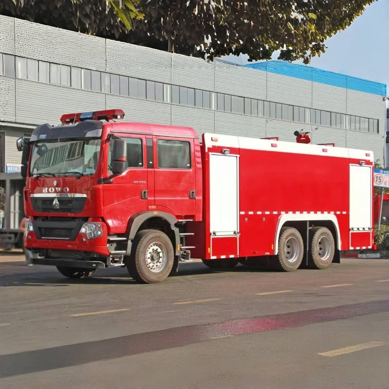 8X4 Sinotruk HOWO 16 tonnás víztartályos tűzoltóautó