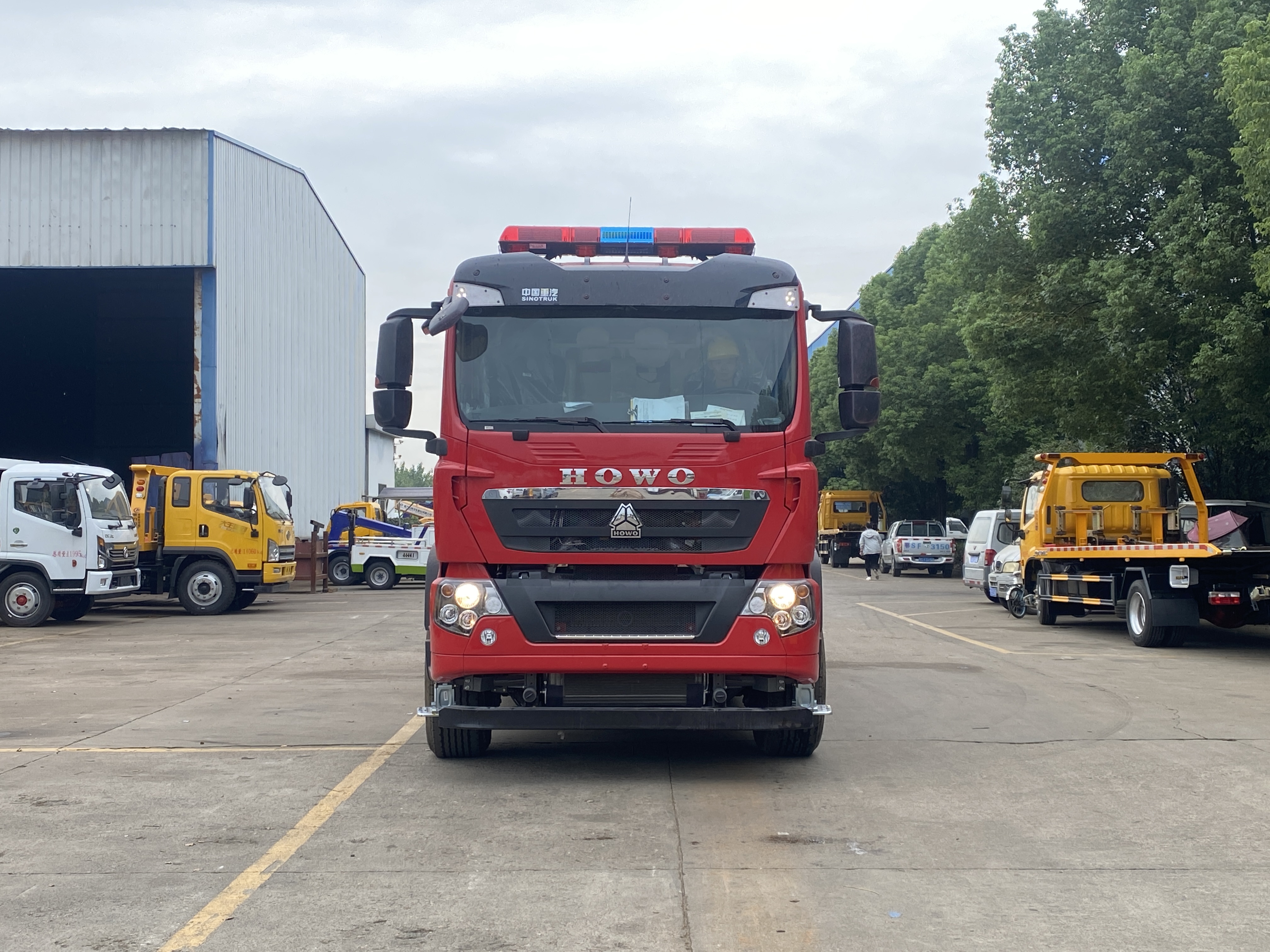 Sinotruk HOWO Heavy Duty 10000liter Water Foam Tank