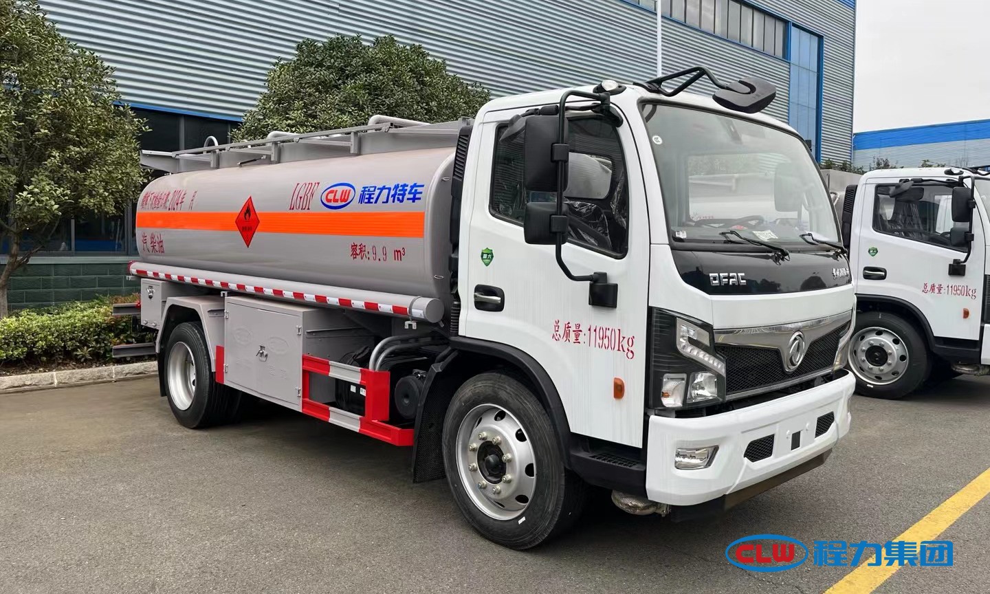 Oil tanker truck for chemical transport