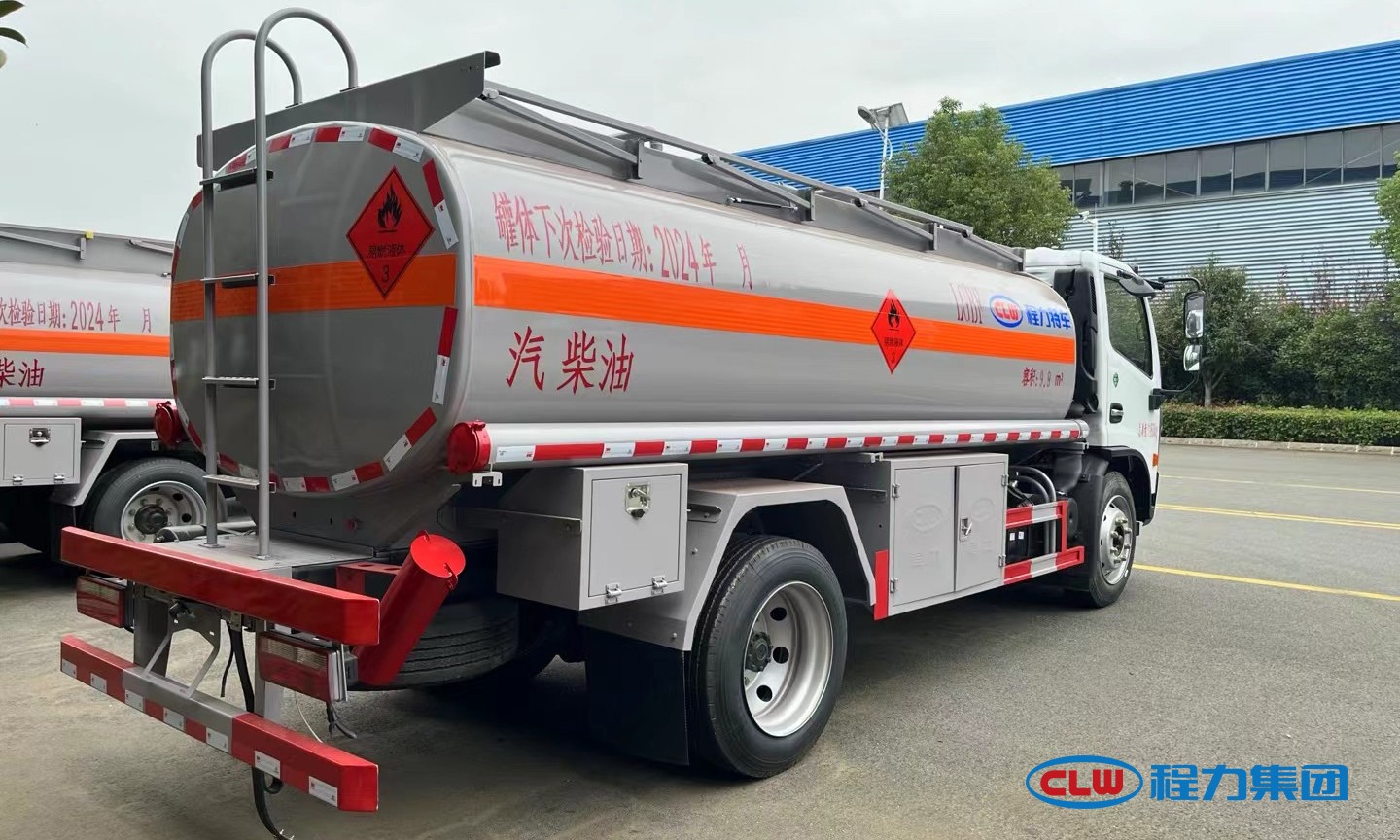 Oil tanker truck for chemical transport