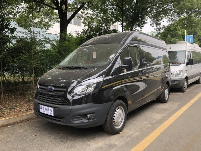 Four-wheel drive RV