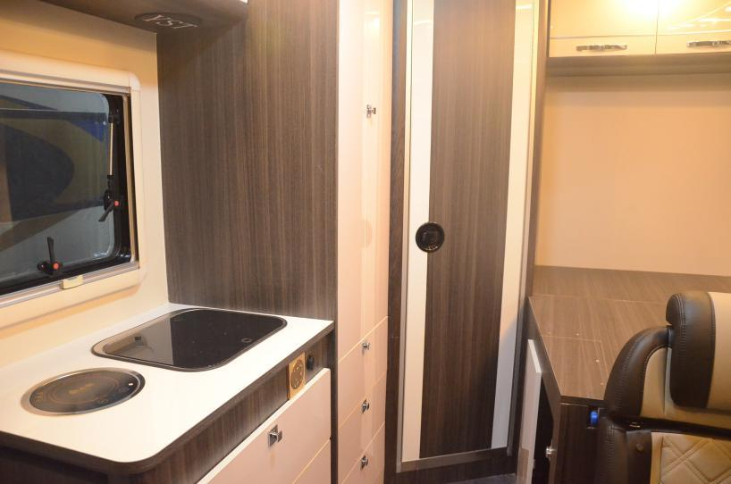Light - duty truck expandable RV