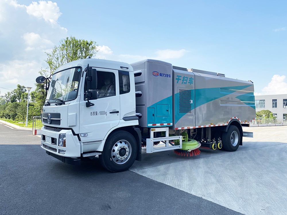 DFAC vacuum cleaner truck