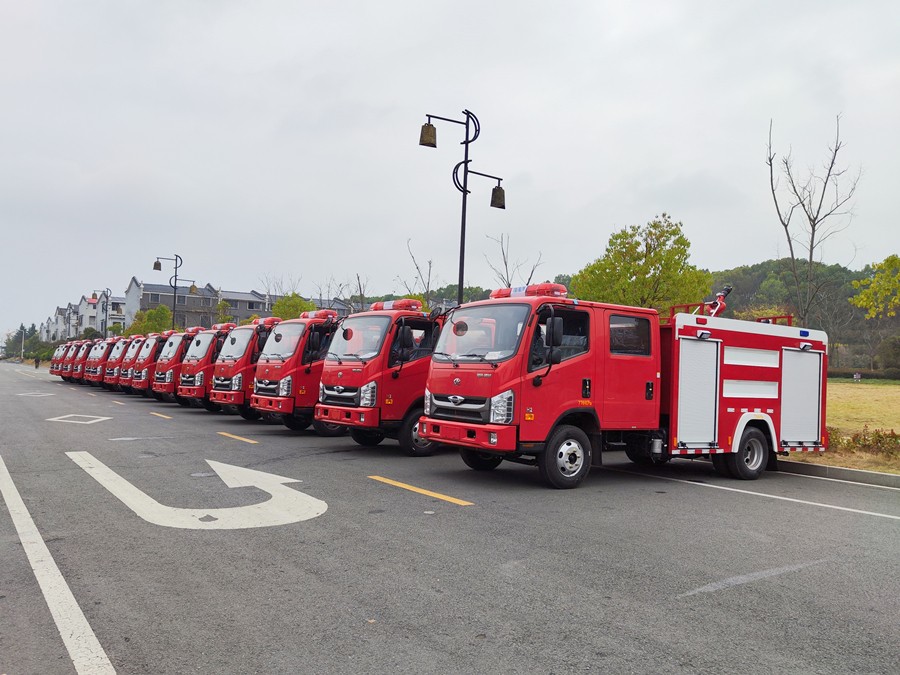 dry powder fire truck