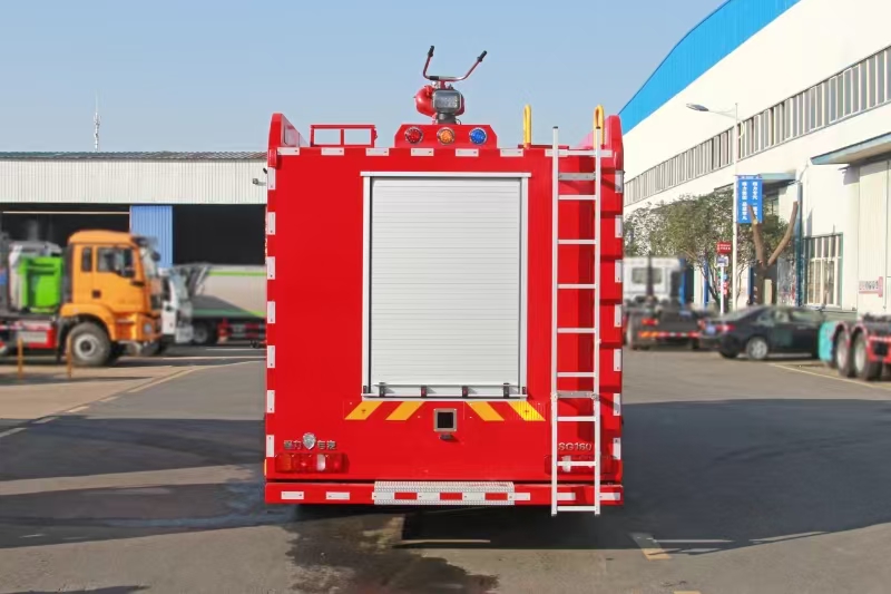 4*2 water tank fire engine