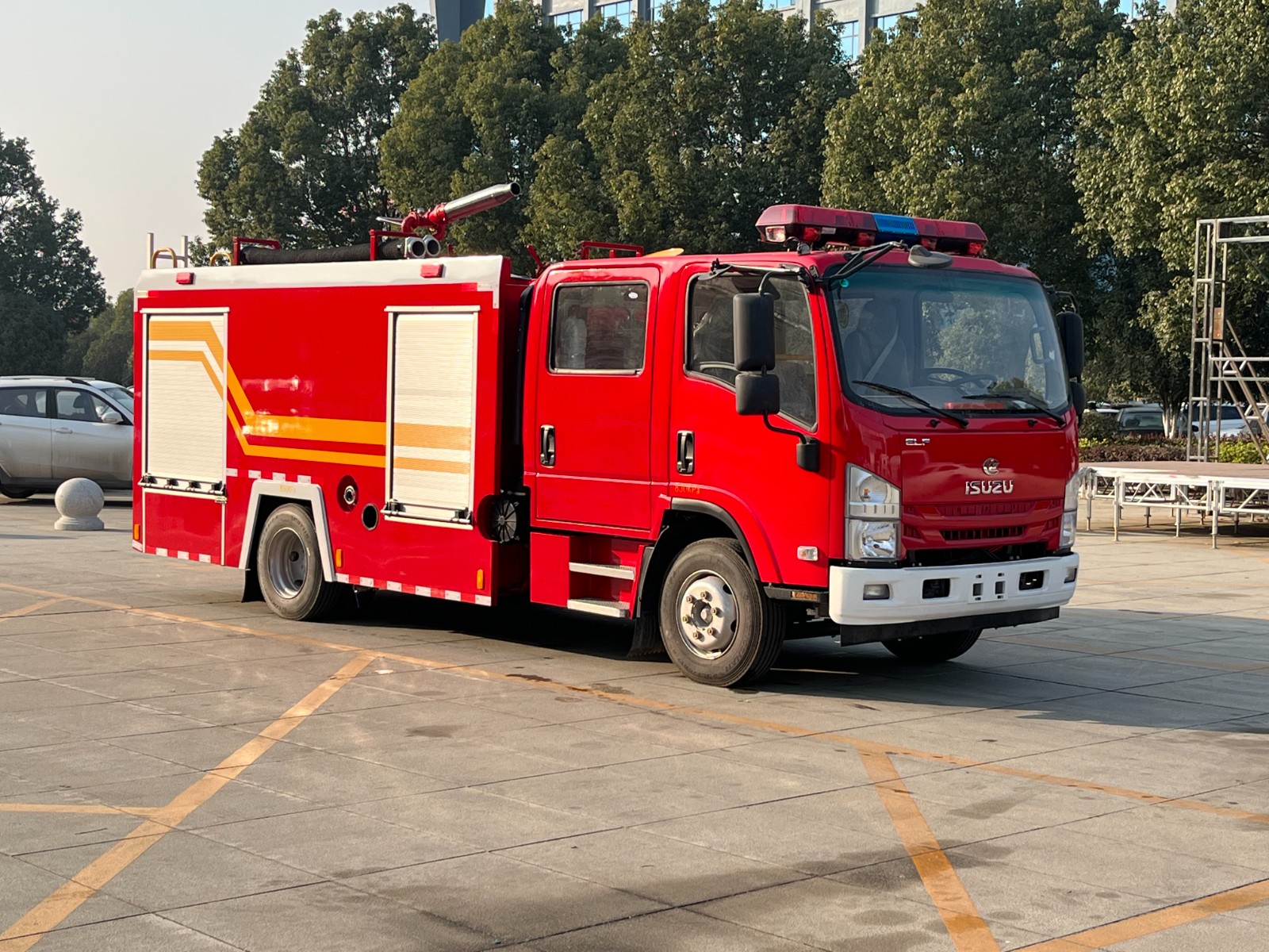 ISUZU water tank fire engine
