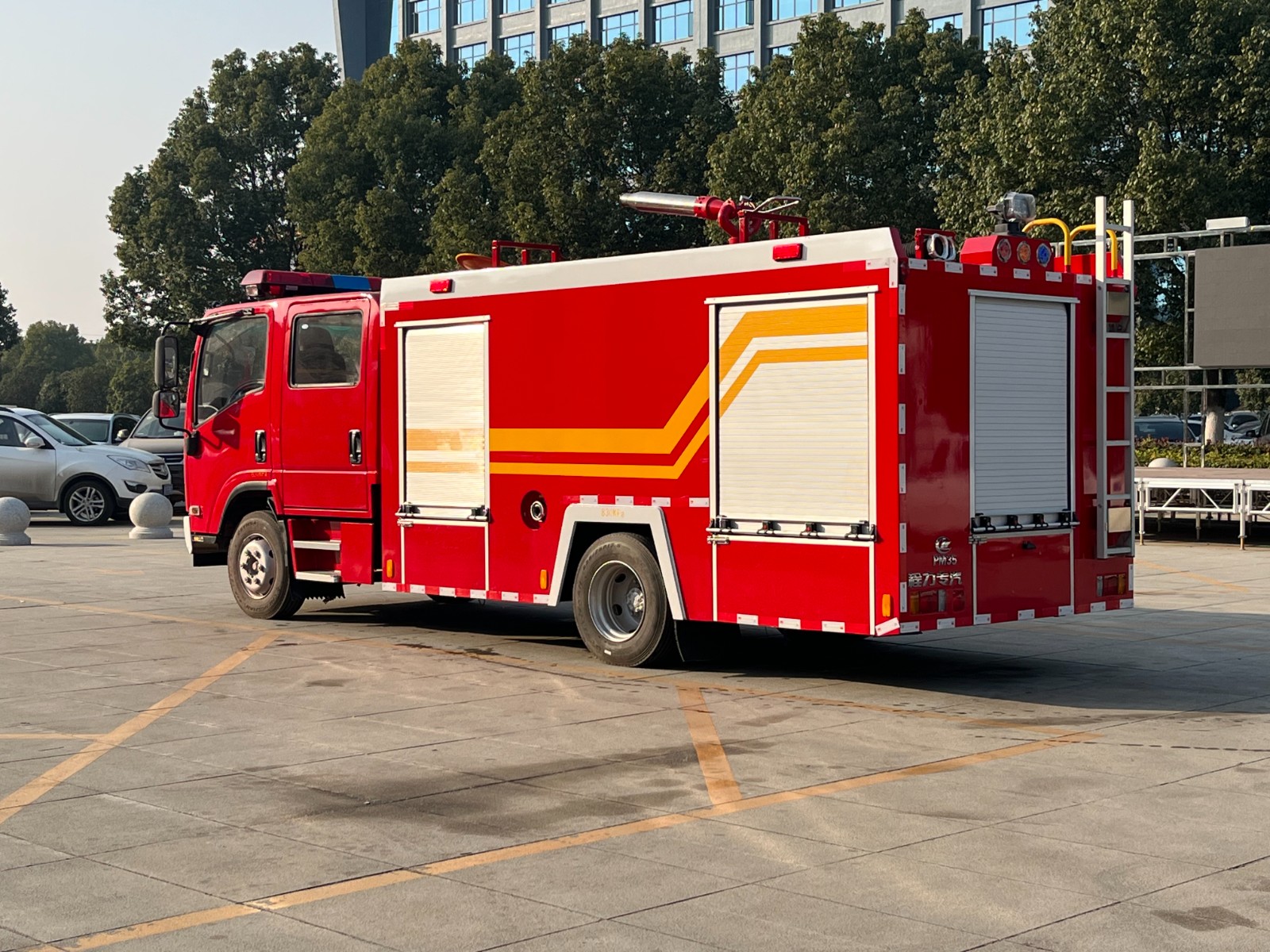 ISUZU water tank fire engine