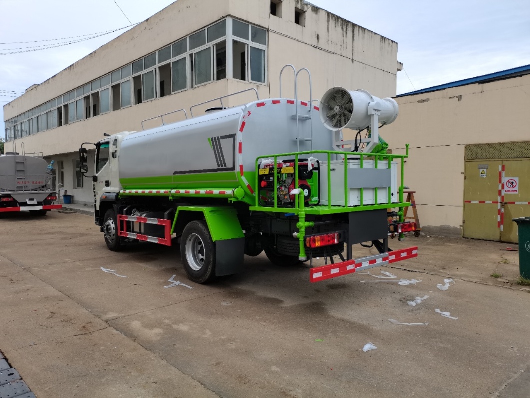 FOTON spraying truck
