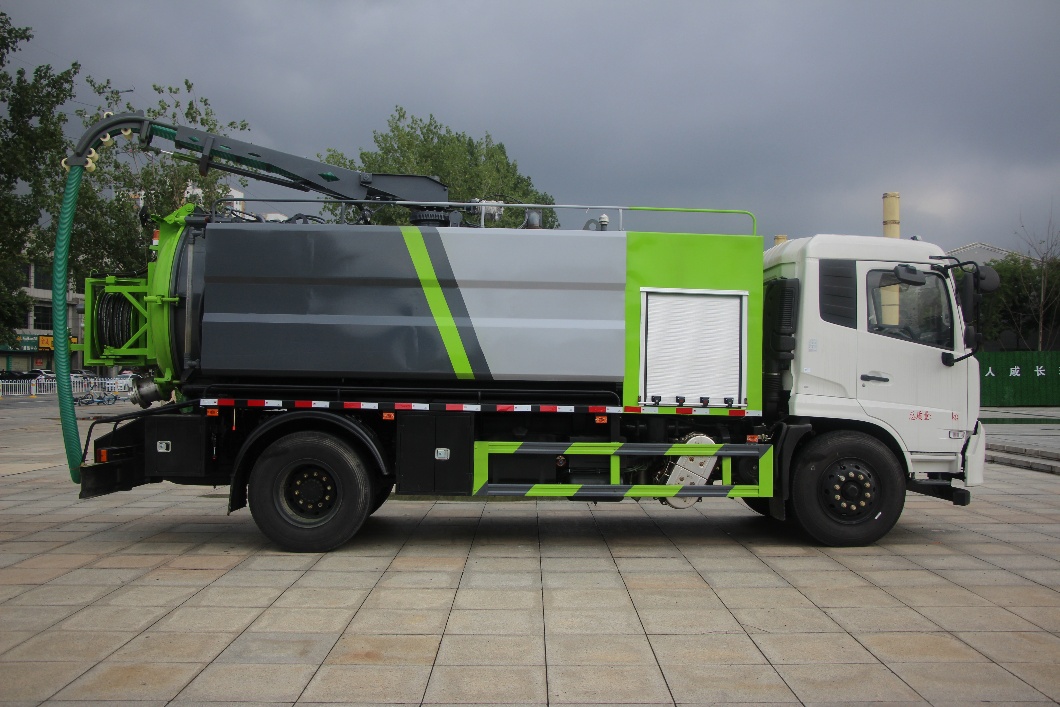 DONGFENG 4x2 Cleaning Sewage Suction Truck