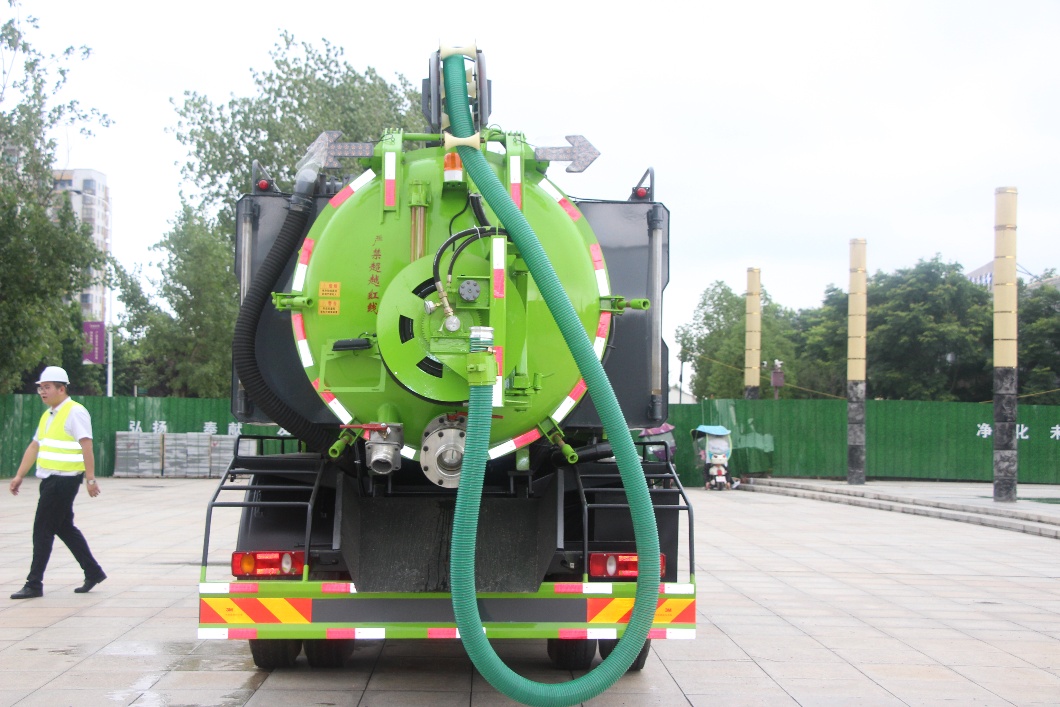 DONGFENG Cleaning Sewage Suction Truck