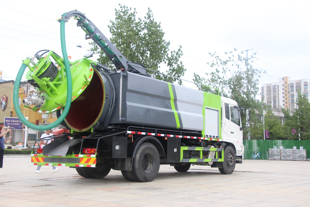 Cleaning Sewage Suction Truck