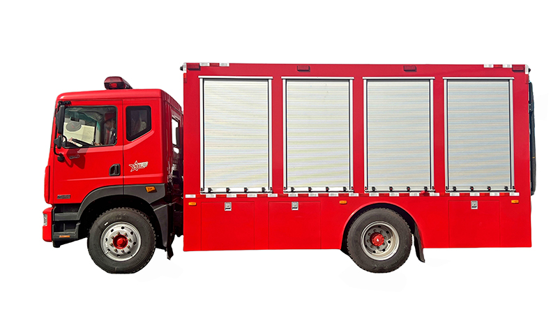 4*2 Equipment transport vehicle