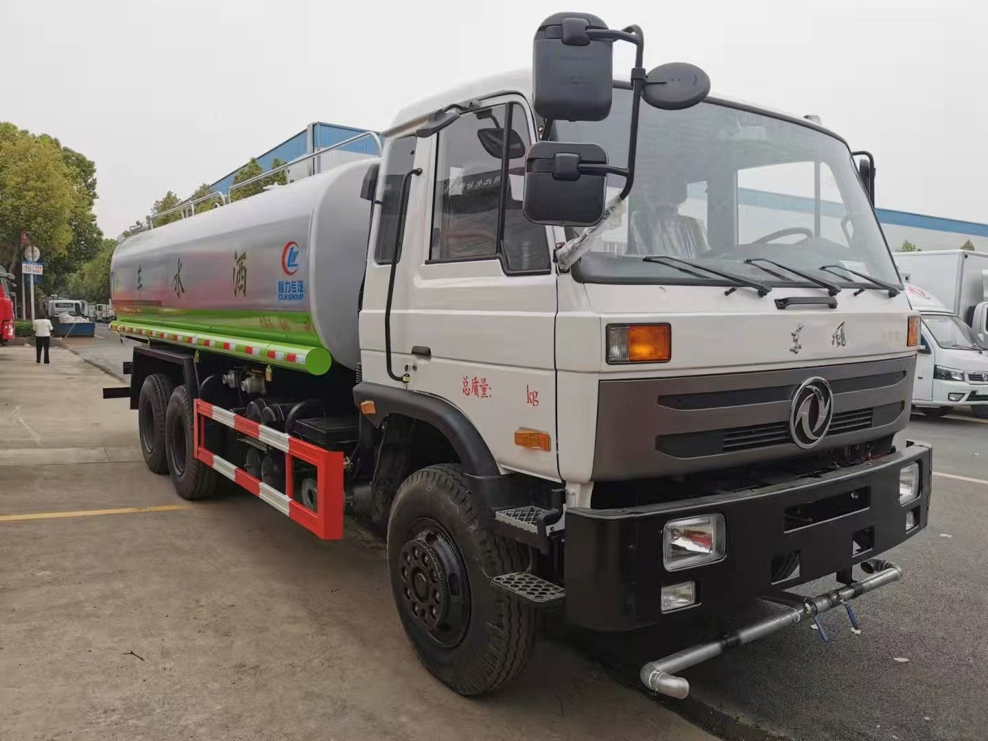 DONGFENG 12m³ exit spraying truck