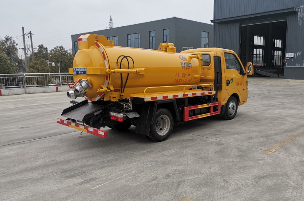 DONGFENG 4x2 Sewage Suction Truck