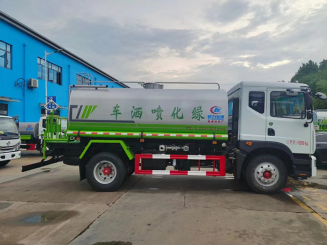 14m3 Dongfeng D9 Sprinkler