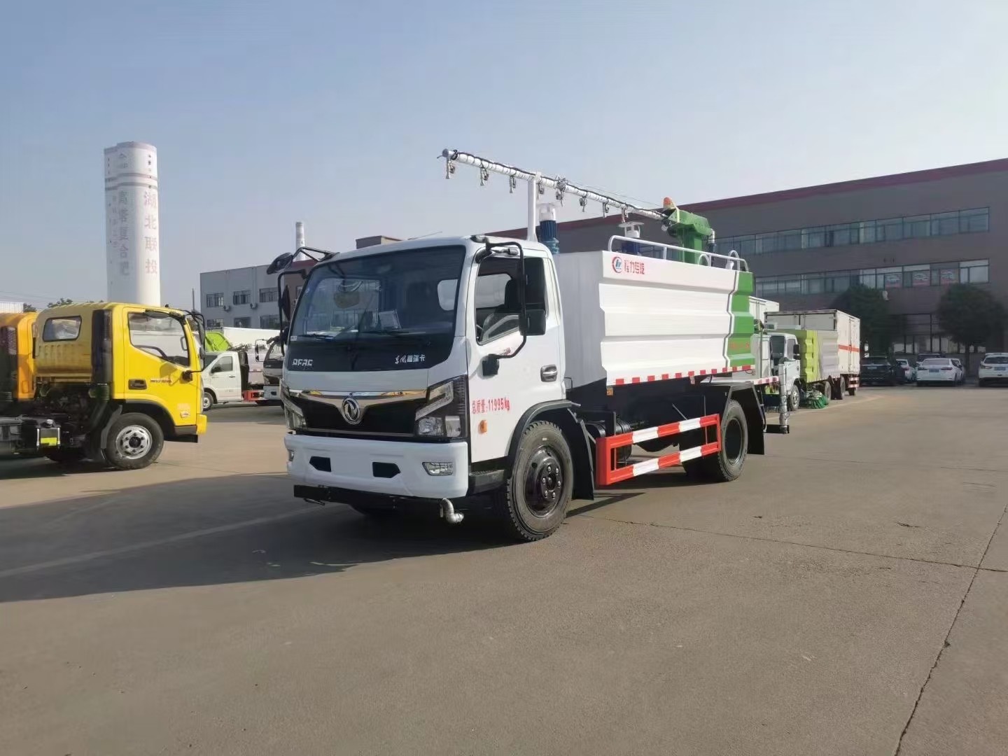 Railway special dust suppression vehicle