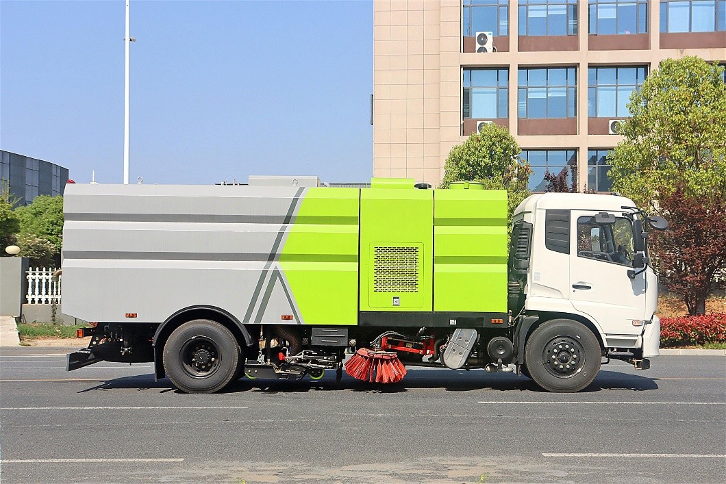 DONGFENG 4×2 Sweeping Brush Sweeper